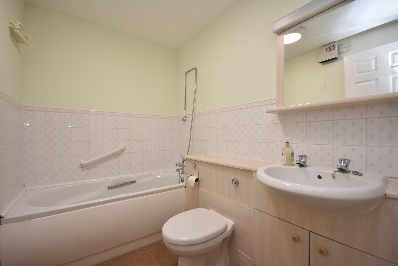 30 Alexandra Court, The Esplanade, Penarth, CF64 3LA